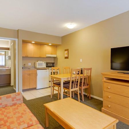 Econo Lodge Inn & Suites West Vancouver Dış mekan fotoğraf