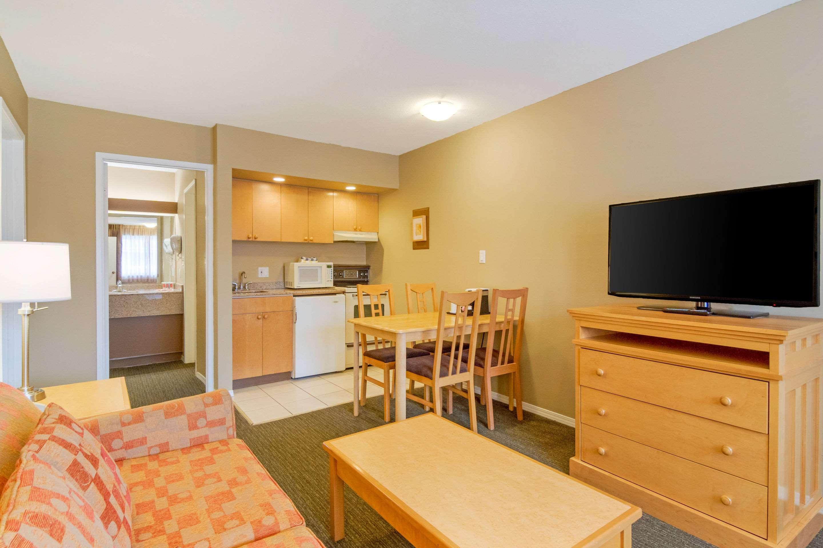 Econo Lodge Inn & Suites West Vancouver Dış mekan fotoğraf