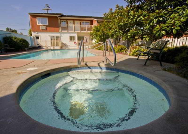 Econo Lodge Inn & Suites West Vancouver Dış mekan fotoğraf