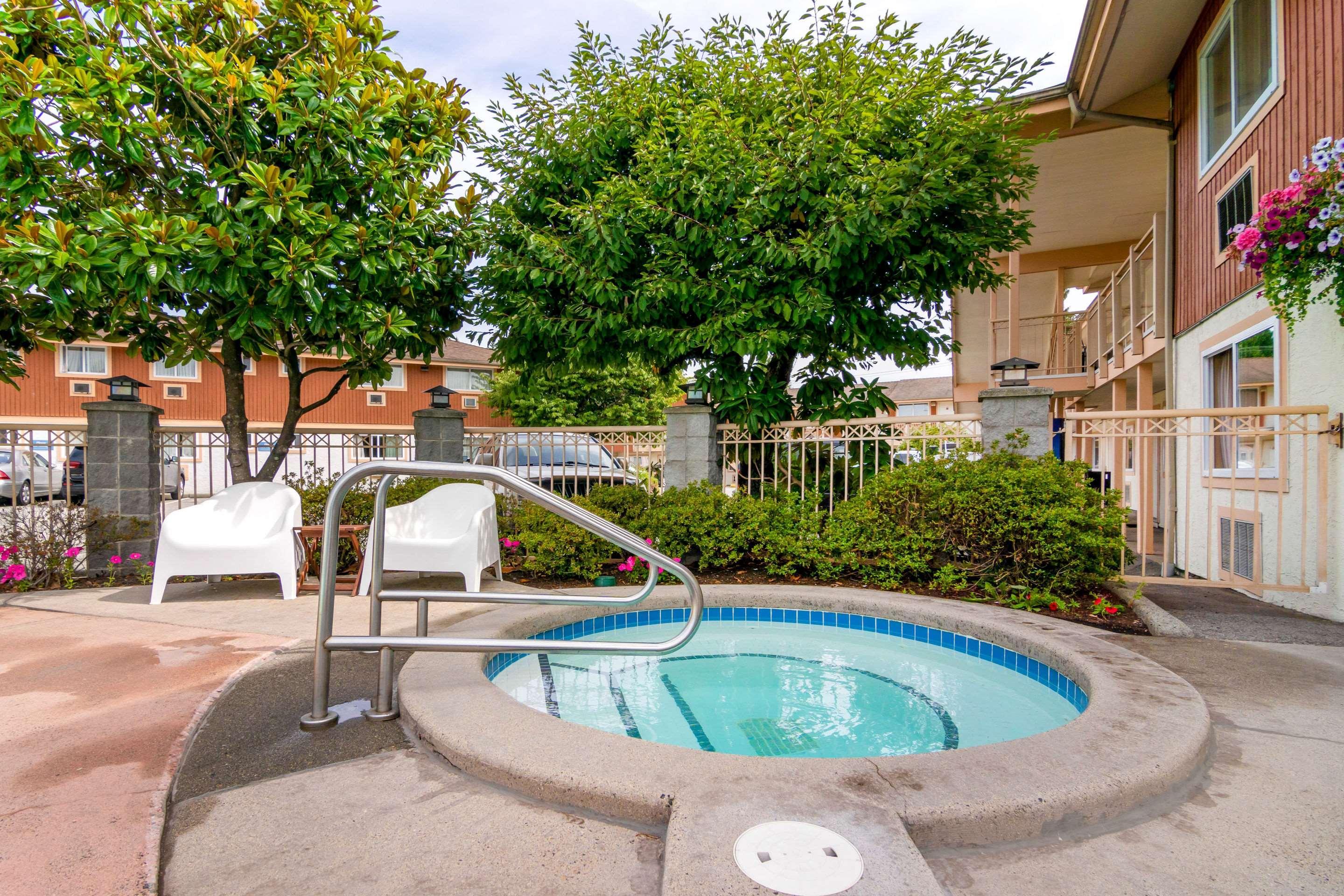 Econo Lodge Inn & Suites West Vancouver Dış mekan fotoğraf