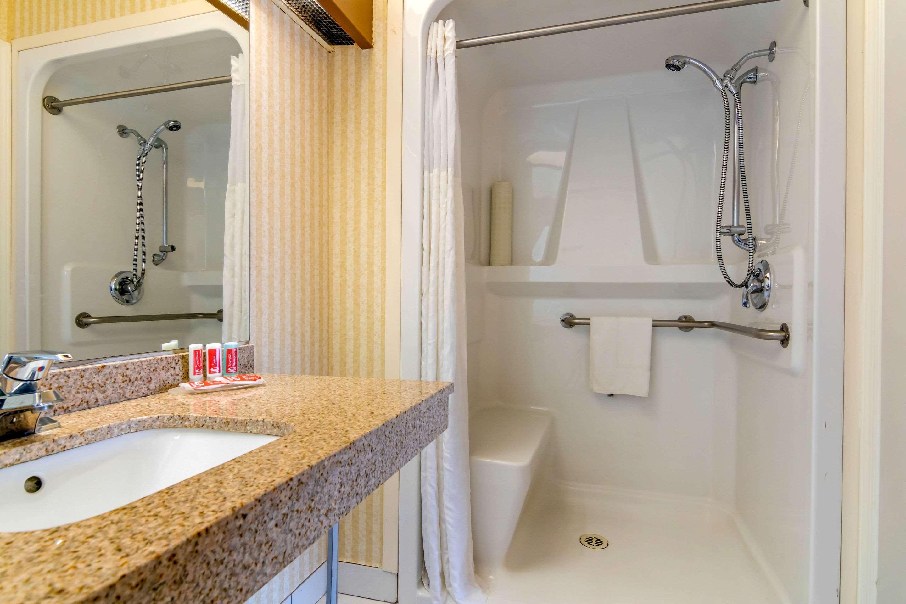 Econo Lodge Inn & Suites West Vancouver Dış mekan fotoğraf