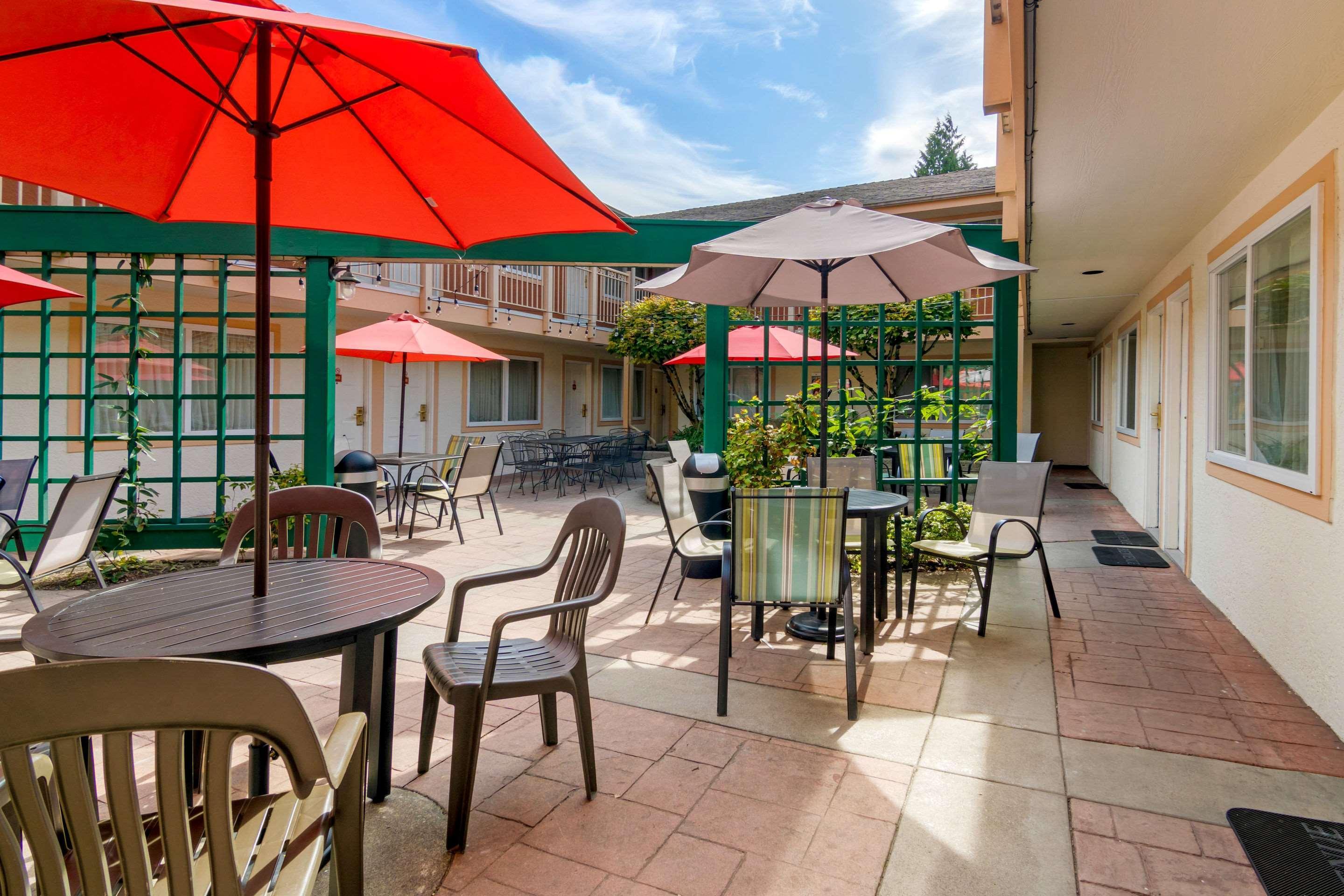 Econo Lodge Inn & Suites West Vancouver Dış mekan fotoğraf
