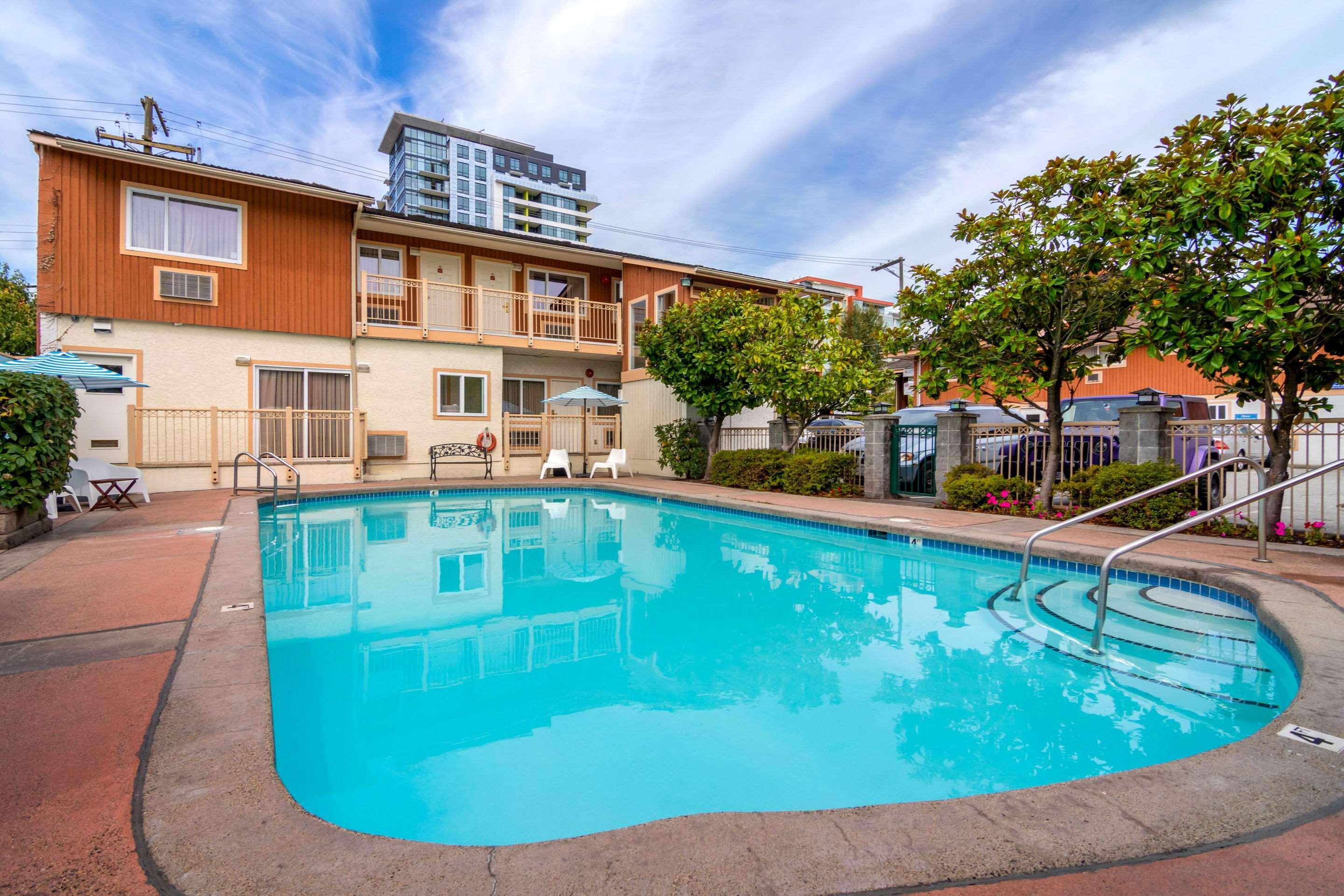Econo Lodge Inn & Suites West Vancouver Dış mekan fotoğraf