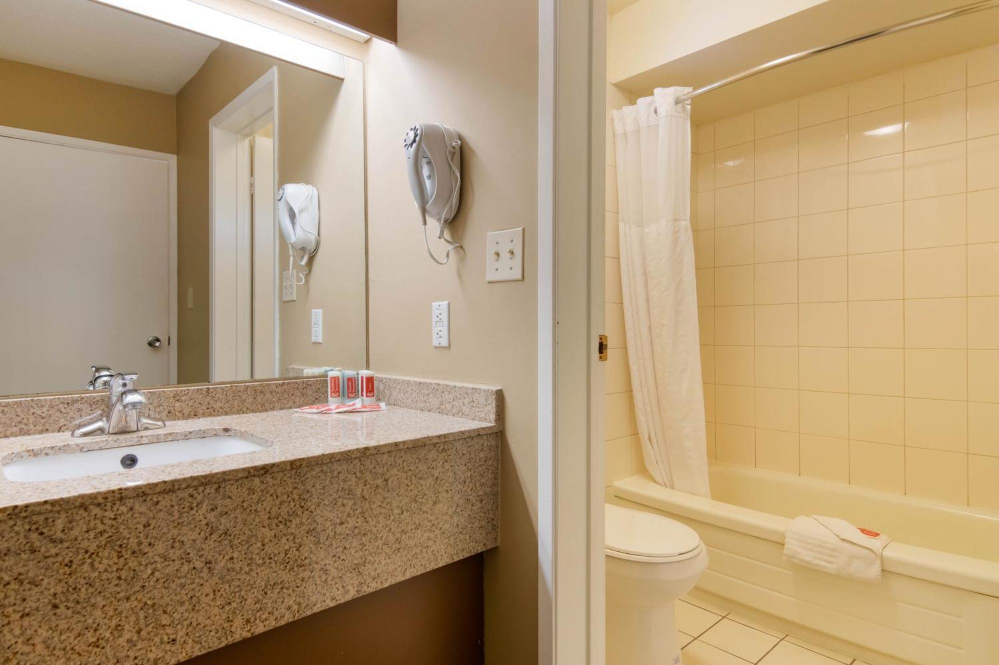 Econo Lodge Inn & Suites West Vancouver Dış mekan fotoğraf