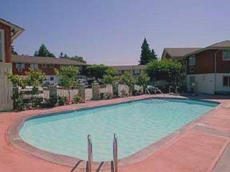 Econo Lodge Inn & Suites West Vancouver Dış mekan fotoğraf