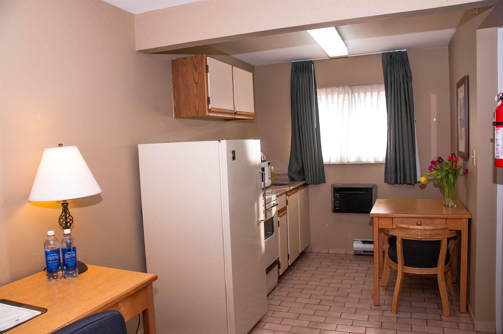 Econo Lodge Inn & Suites West Vancouver Dış mekan fotoğraf